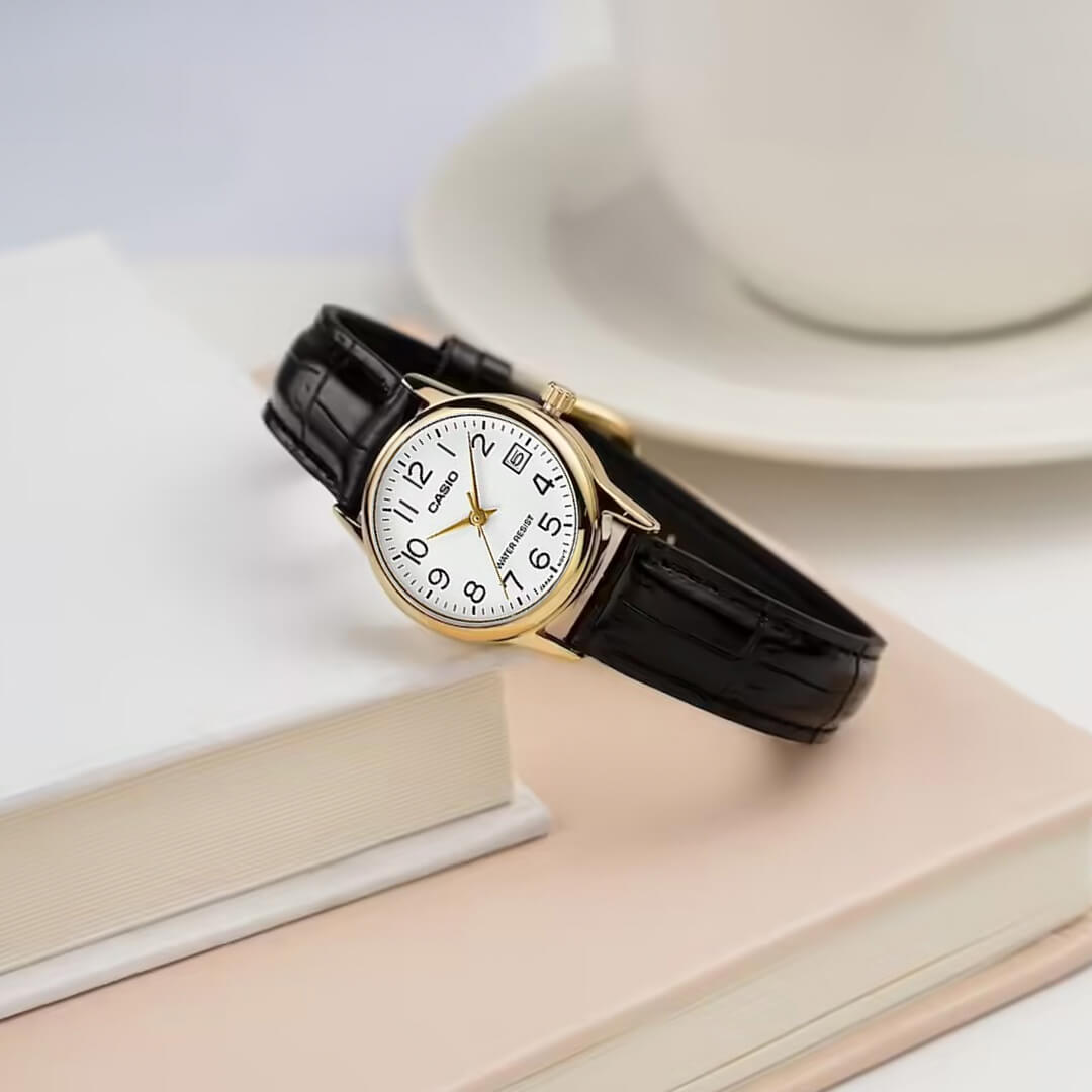 Reloj Casio LTP-V002GL-7B2 dorado con esfera blanca para mujer