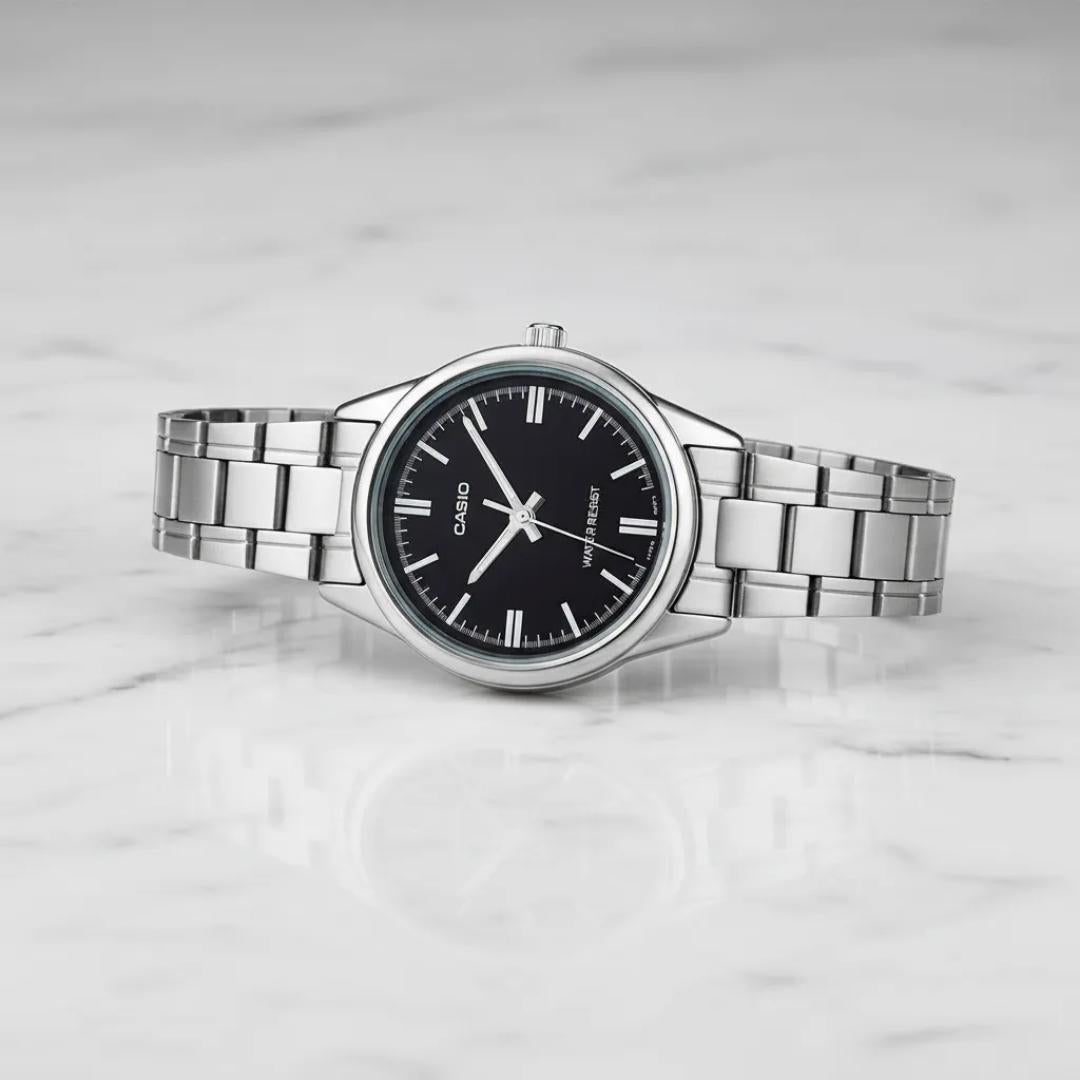 Detalle de la esfera negra del Reloj Casio LTP-V005D-1A para catalogo.
