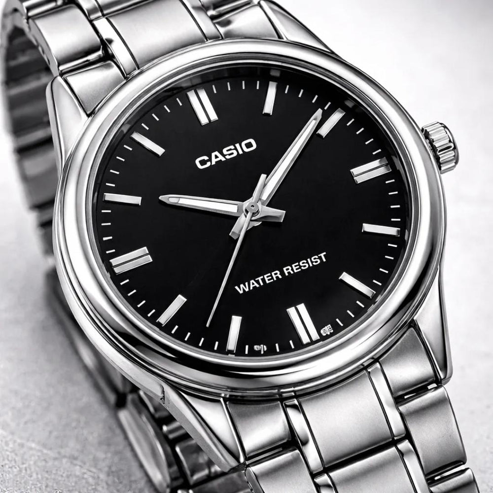Vista grande del Reloj Casio LTP-V005D-1A con brazalete de acero plateado