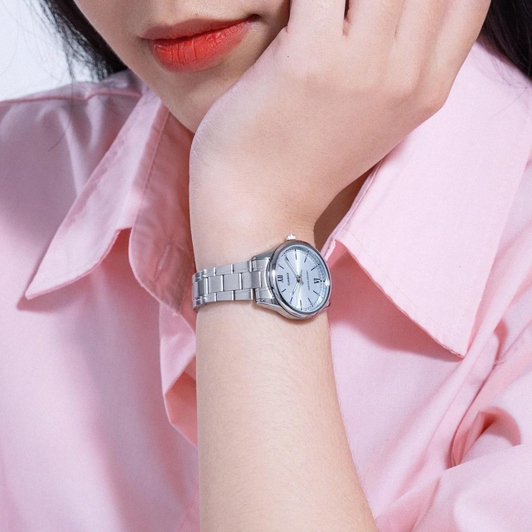 Reloj Casio LTP-V005D-2B3 Mujer Celeste Acero Plateado | CAS-M-57