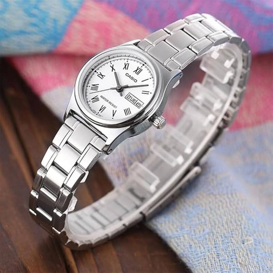 Reloj Casio LTP-V006D-7BU para mujer, con estilo femenino.