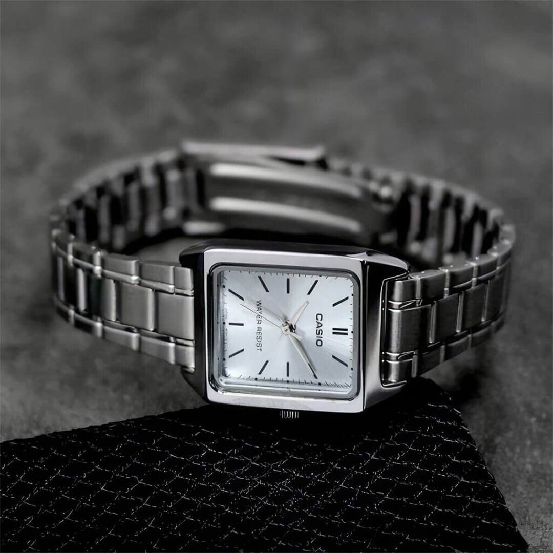Detalle de la esfera celeste del Reloj Casio LTP-V007D-2E