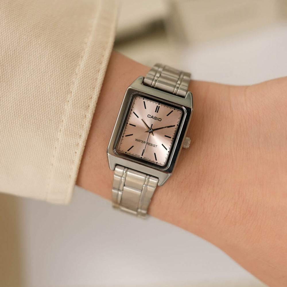 Casio LTP-V007D-4E elegante de acero plateado para mujer