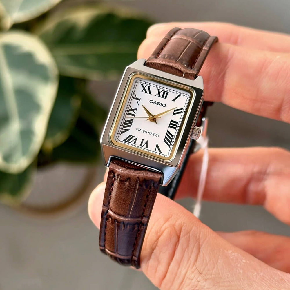 Reloj Casio LTP-V007L-7B2 original para mujer con correa de cuero y cristal mineral.