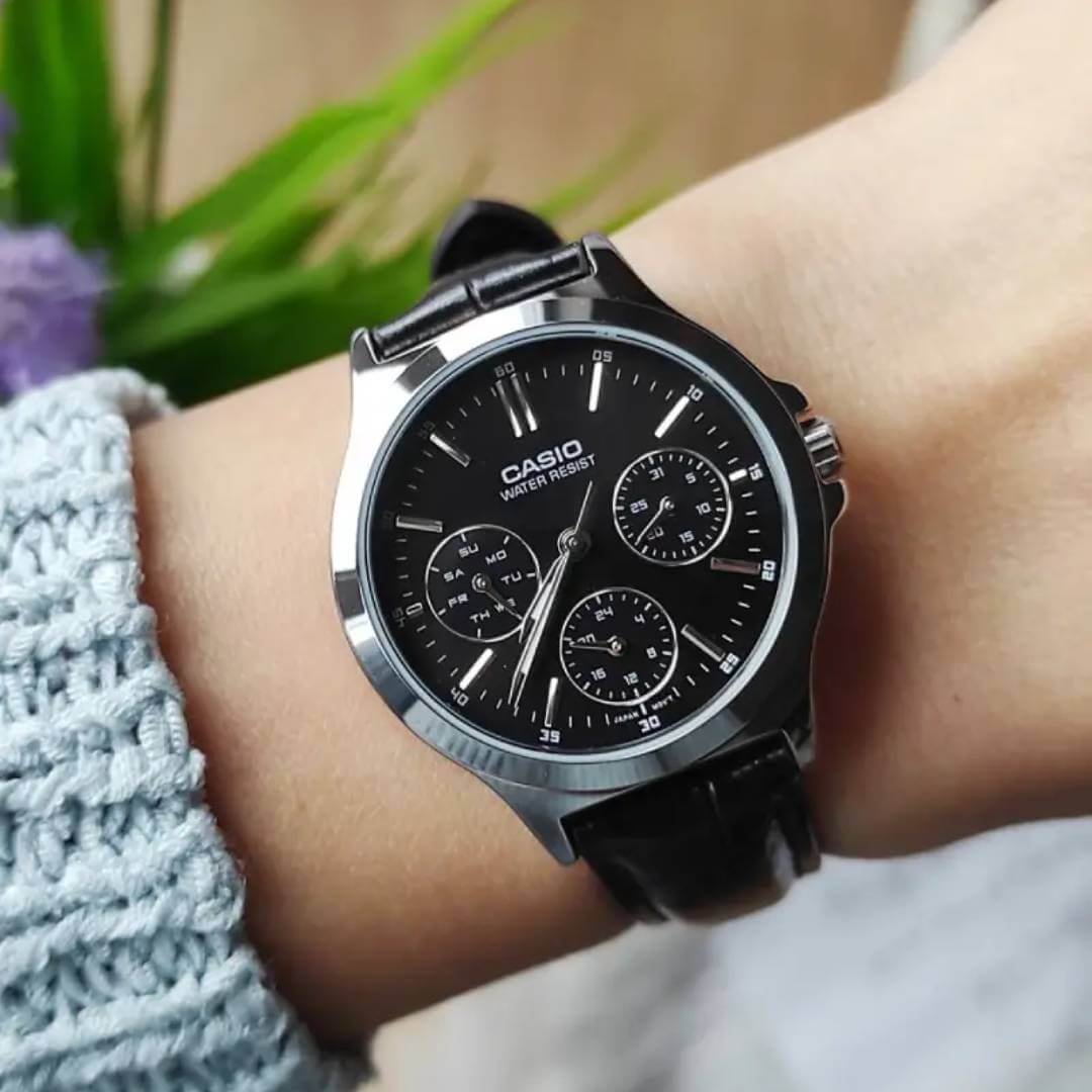 Casio LTP-V300L-1A reloj analógico para mujer con calendario, indicador de día y 24 horas.