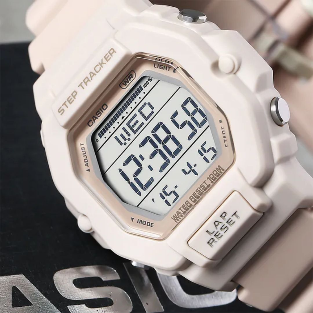 Detalle de la pantalla digital y contador de pasos del Reloj Casio LWS-2200H-4AV