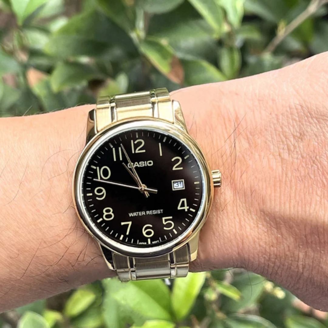 Reloj Casio MTP-V002G-1B dorado, vista clara completa