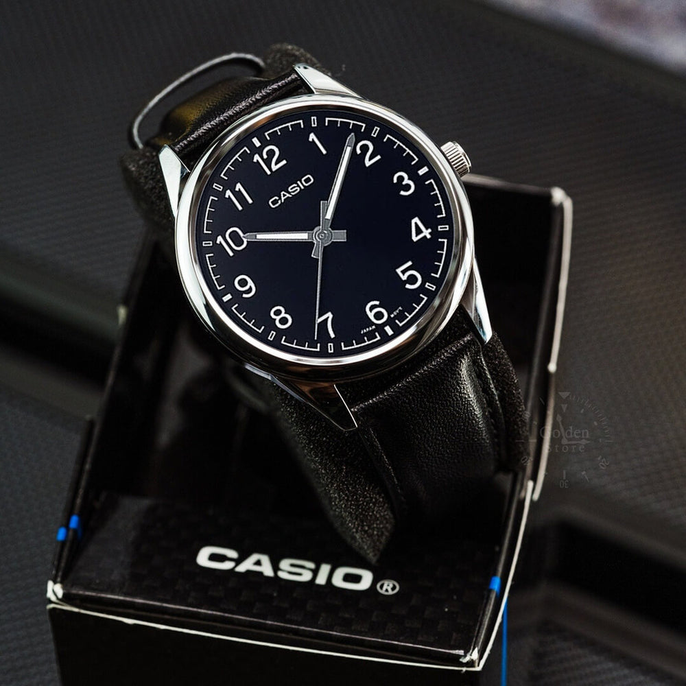 Vista lateral del Reloj Casio MTP-V005L-1B4 con correa de cuero negro