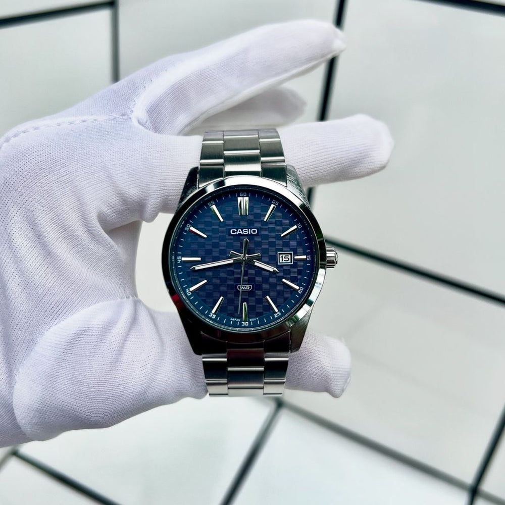 Reloj Casio MTP-VD03D-2A2 plateado con esfera azul para hombre
