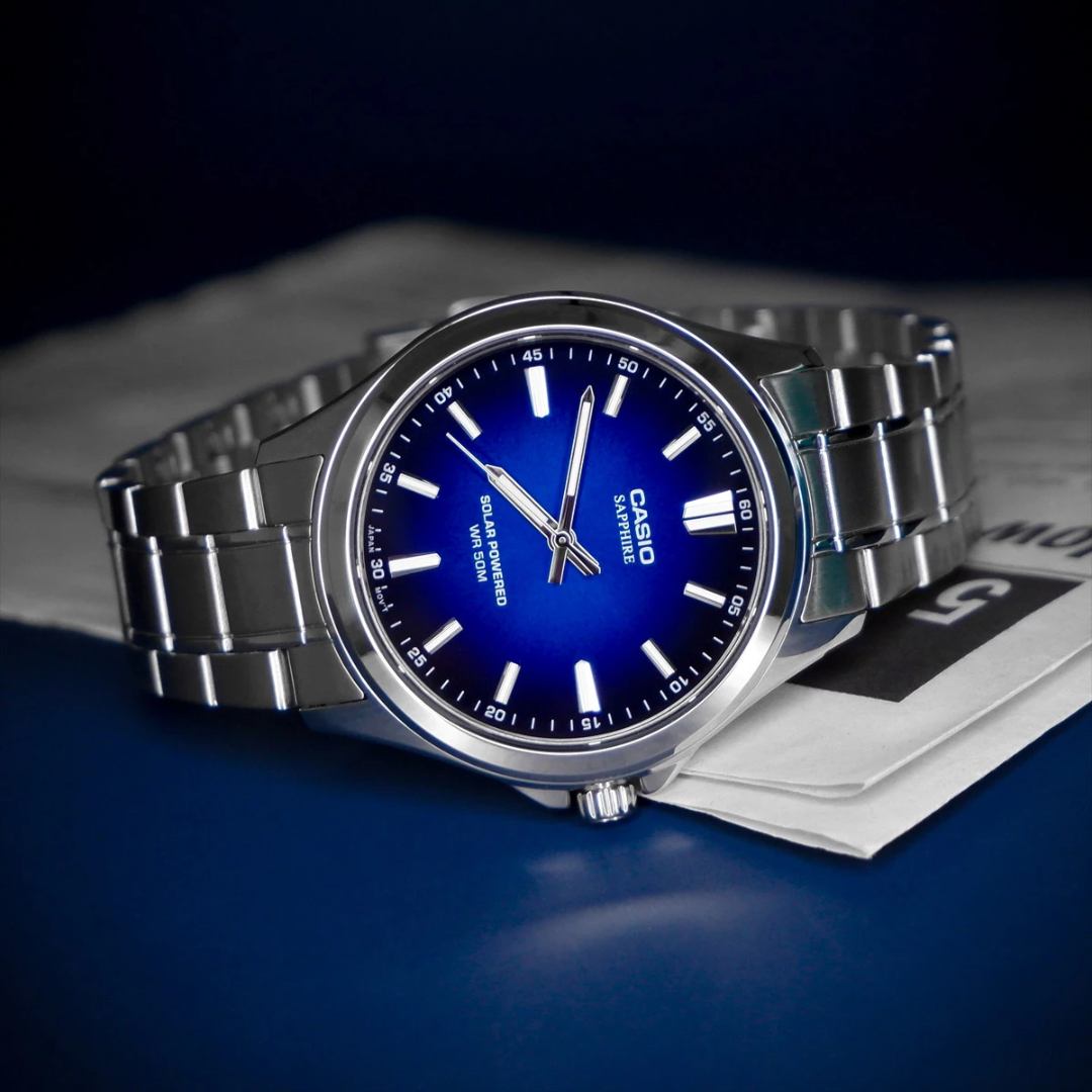 Reloj Casio MTS-RS100D-2A, foto catálogo modelo solar azul y plateado