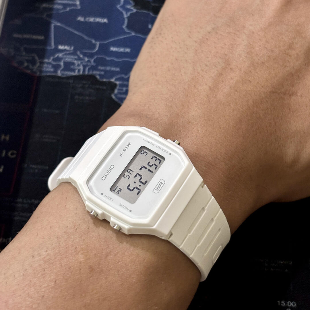 Casio F-91WB-7A clásico digital con batería de larga duración.