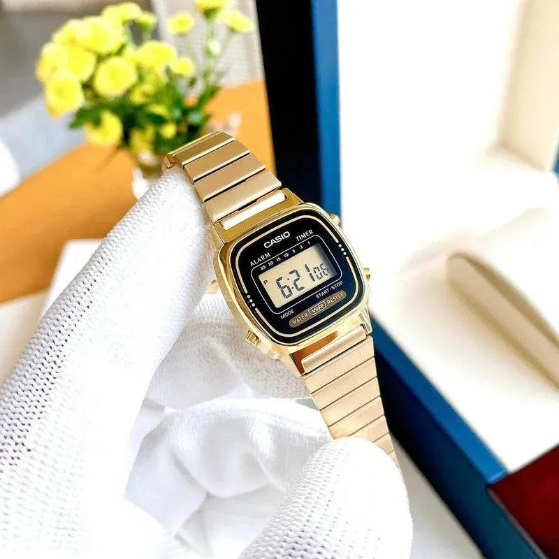 Reloj digital Casio Vintage dorado para mujer modelo LA670WGA-1DF