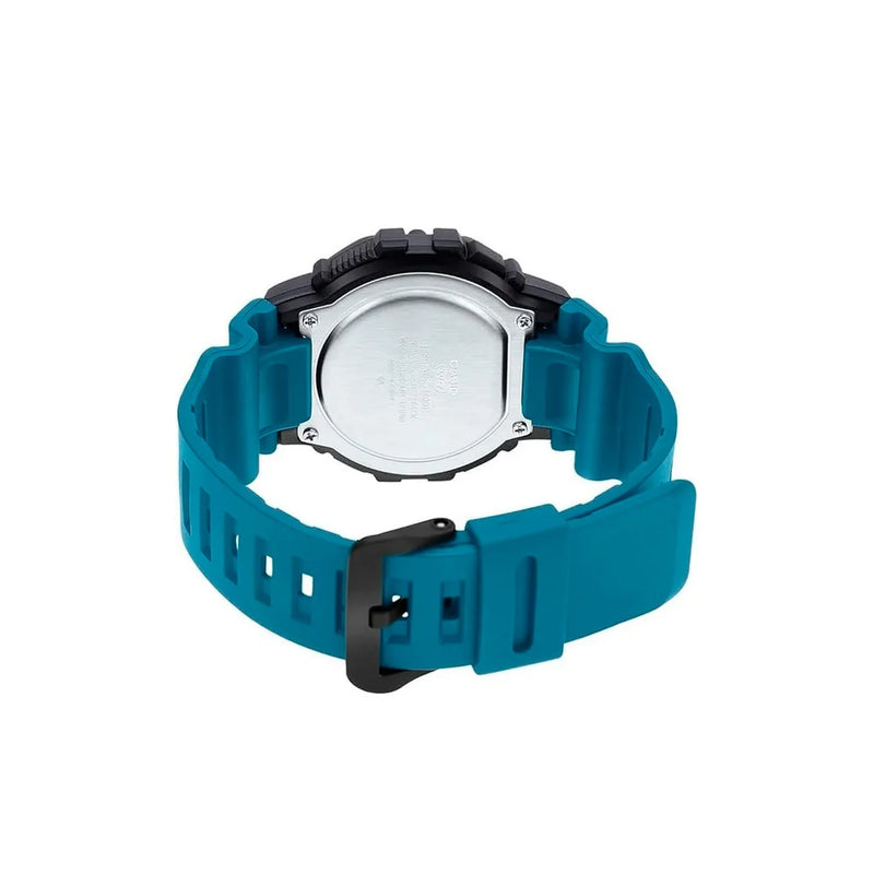 Reloj Casio WS-1400H-3A puesto en la muñeca, estilo deportivo