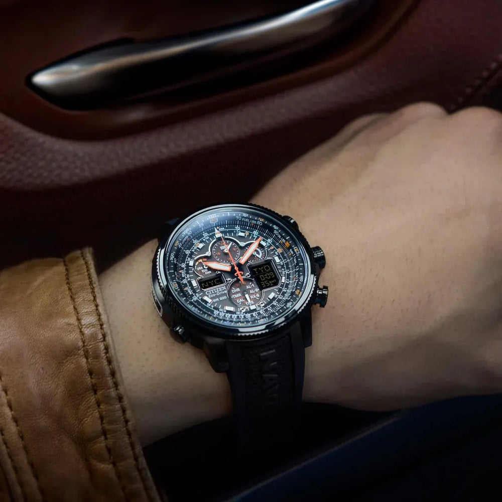 Reloj Citizen Promaster Navihawk A-T JY8035-04E para hombre con correa negra.