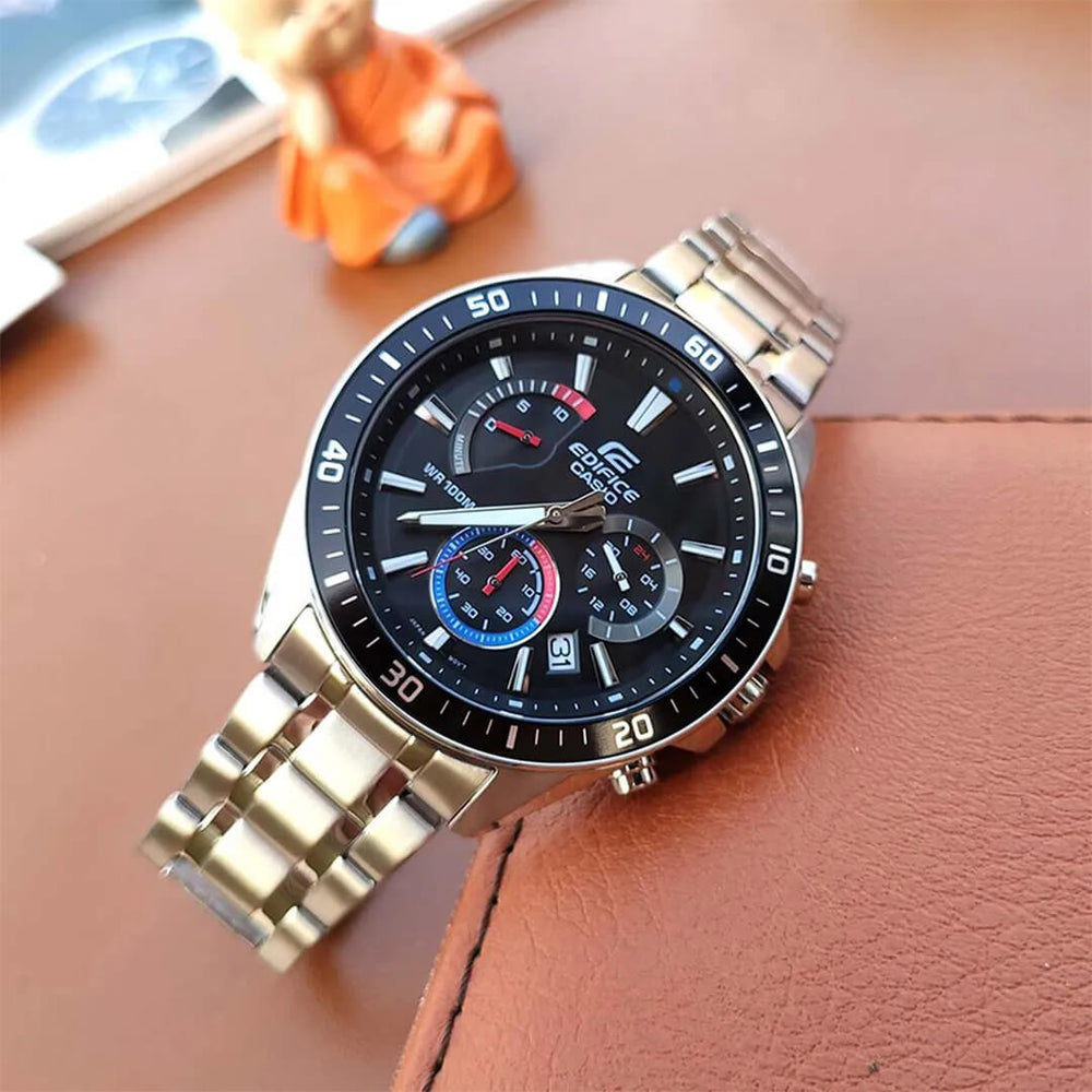 Vista lateral del Reloj Edifice EFR-552D-1A3V con acentos rojos y azules