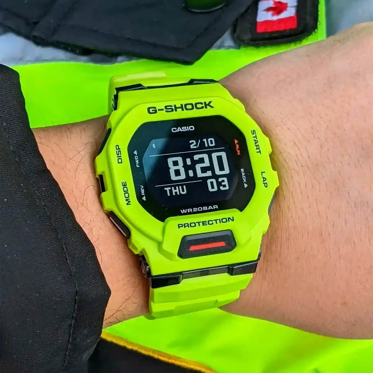 Casio G-Shock GBD-200-9DR resistente a impactos y agua 200 metros.