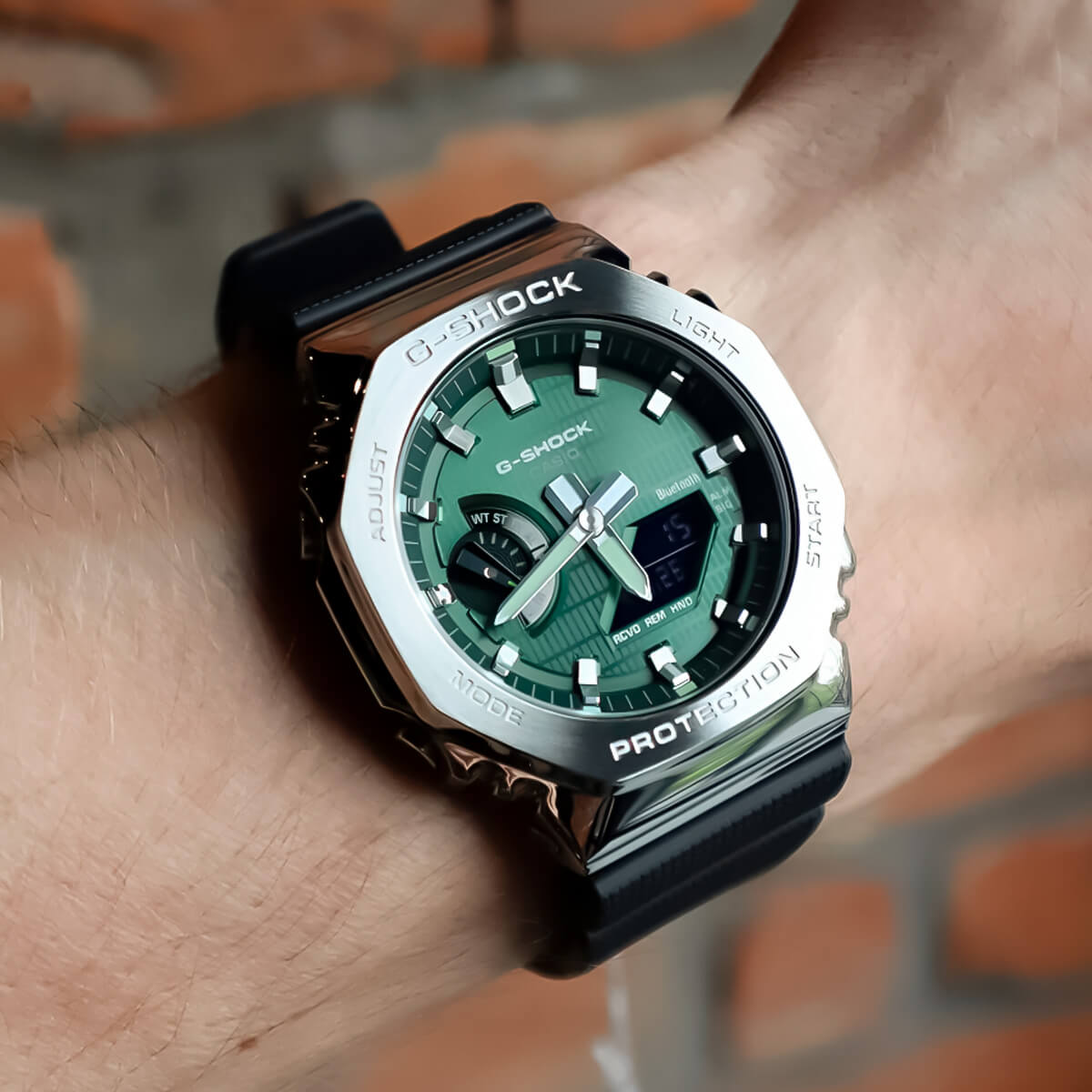Reloj Casio G-Shock GBM-2100A-1A3 analógico digital para hombre.