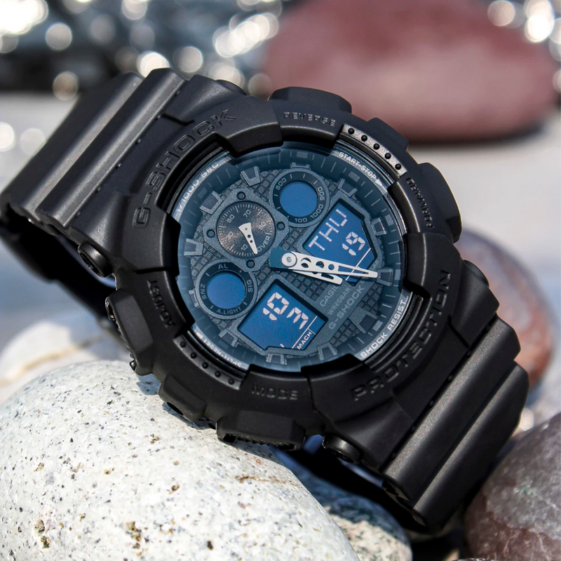 Vista lateral del Reloj G-Shock GA-100-1A1 con botones antideslizantes