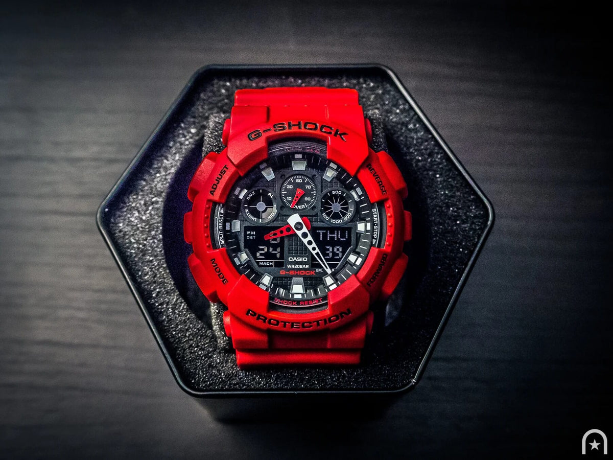 Detalle de las pantallas digitales y velocímetro del Reloj G-Shock GA-100B-4A