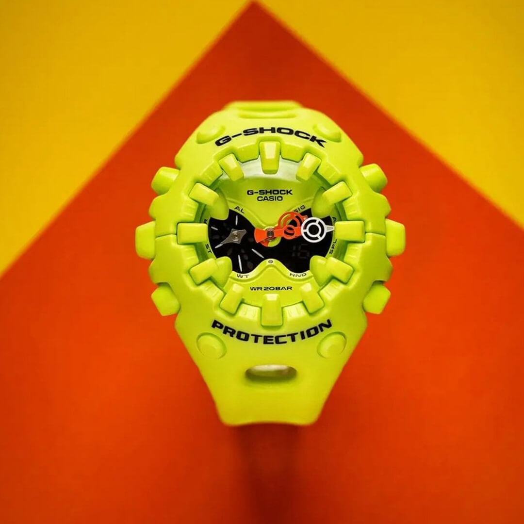 Detalle de la pantalla LCD y manecilla magnética del Reloj G-Shock GA-V01-9A