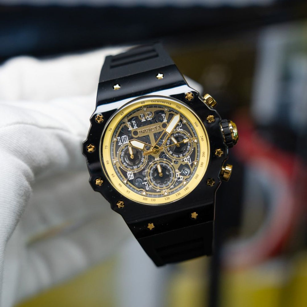 Reloj Invicta Racing 69650 negro y dorado vista frontal
