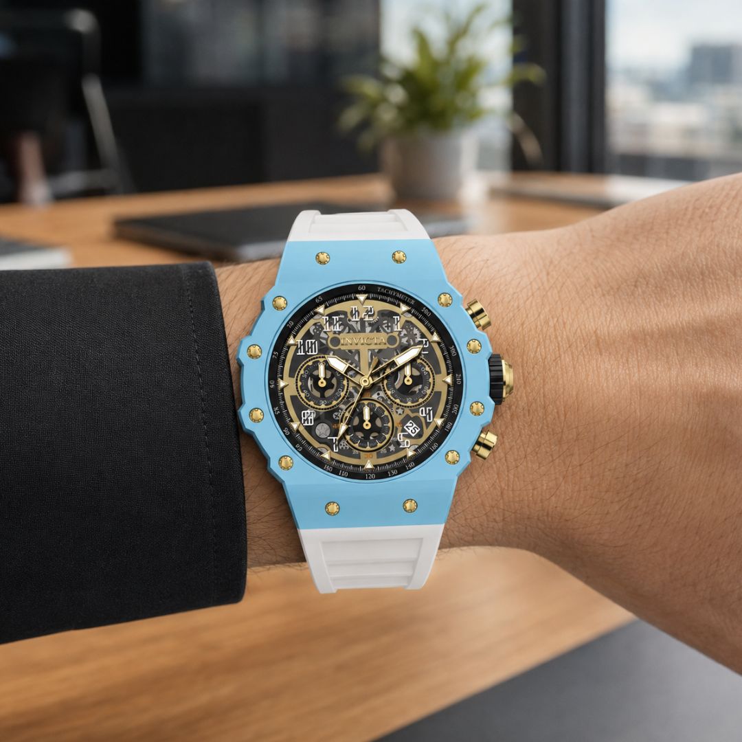 Reloj Invicta Racing 69652 celeste y dorado