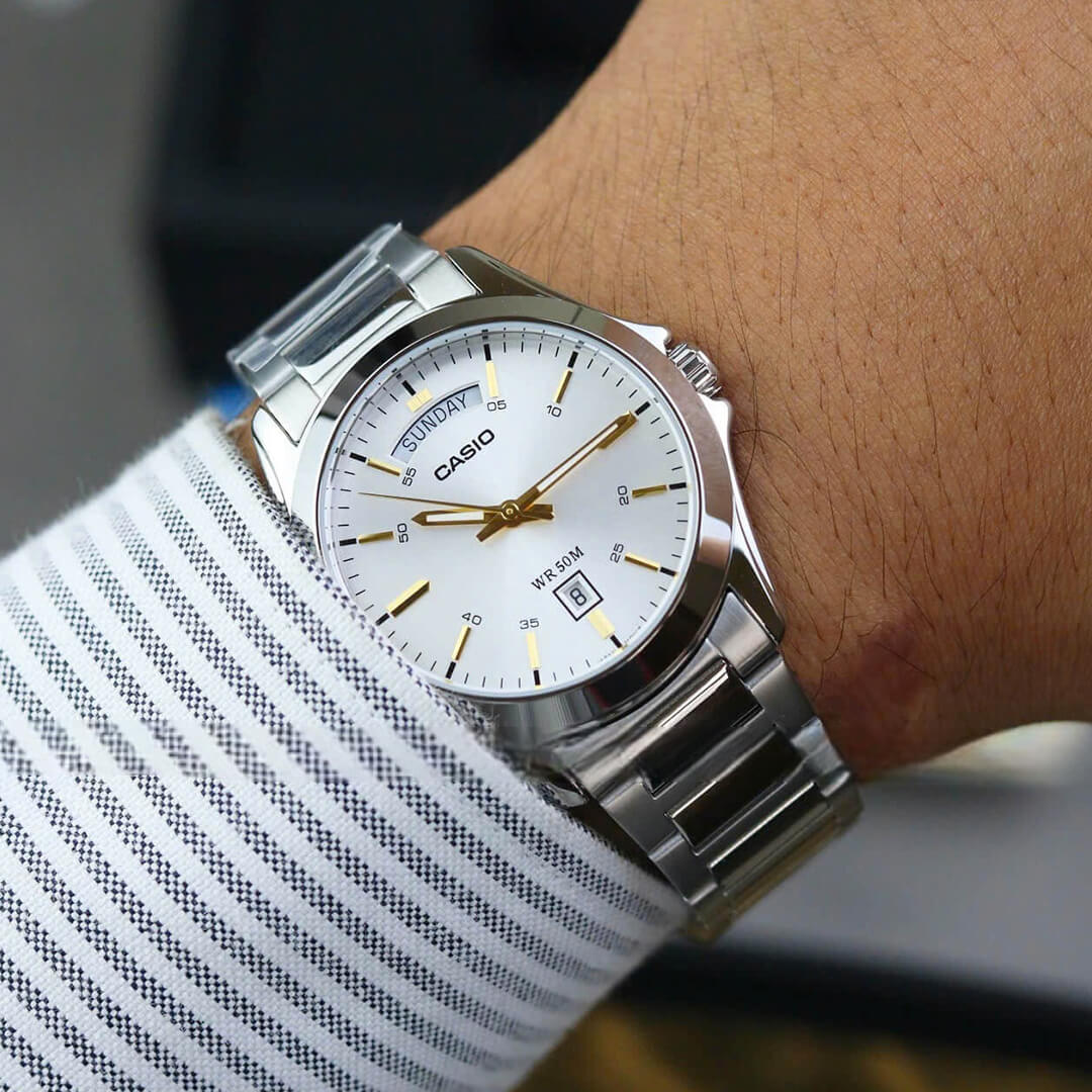 Reloj Casio MTP-1370D-7A2 Hombre Acero Plateado