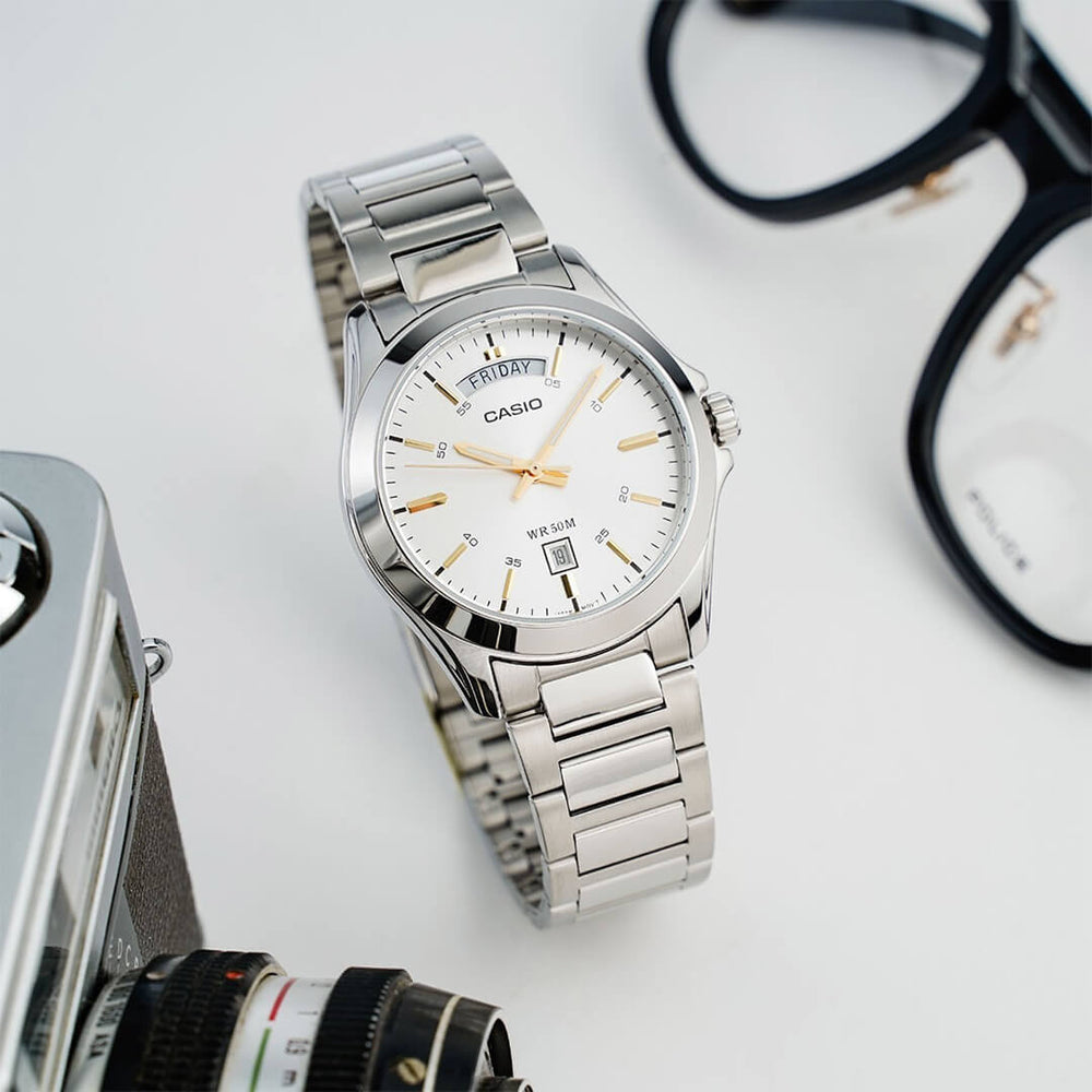 Reloj Casio MTP-1370D-7A2 Hombre Acero Plateado