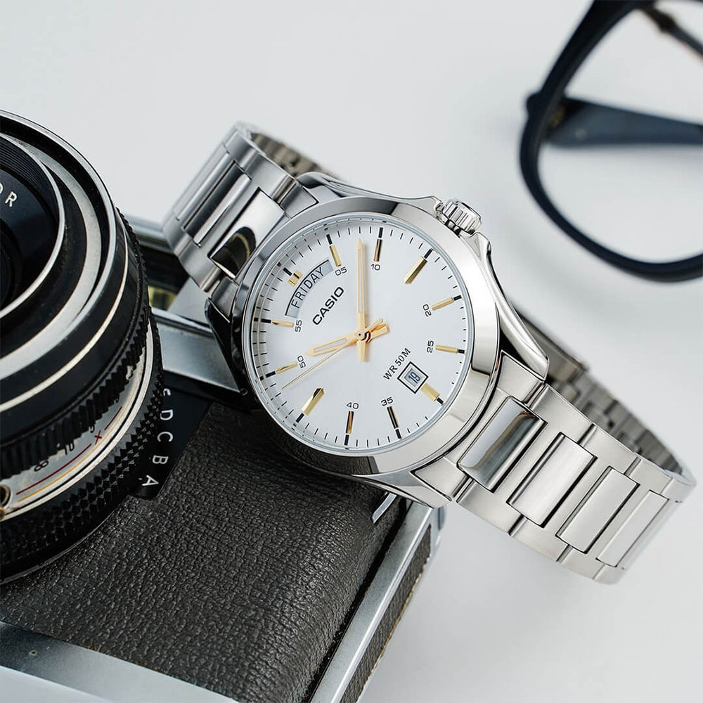 Reloj Casio MTP-1370D-7A2 Hombre Acero Plateado