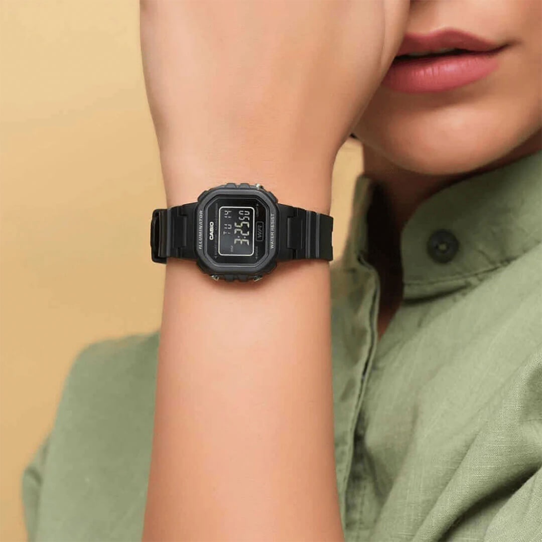 Reloj Casio LA-20WH-1B Mujer Resina Negro