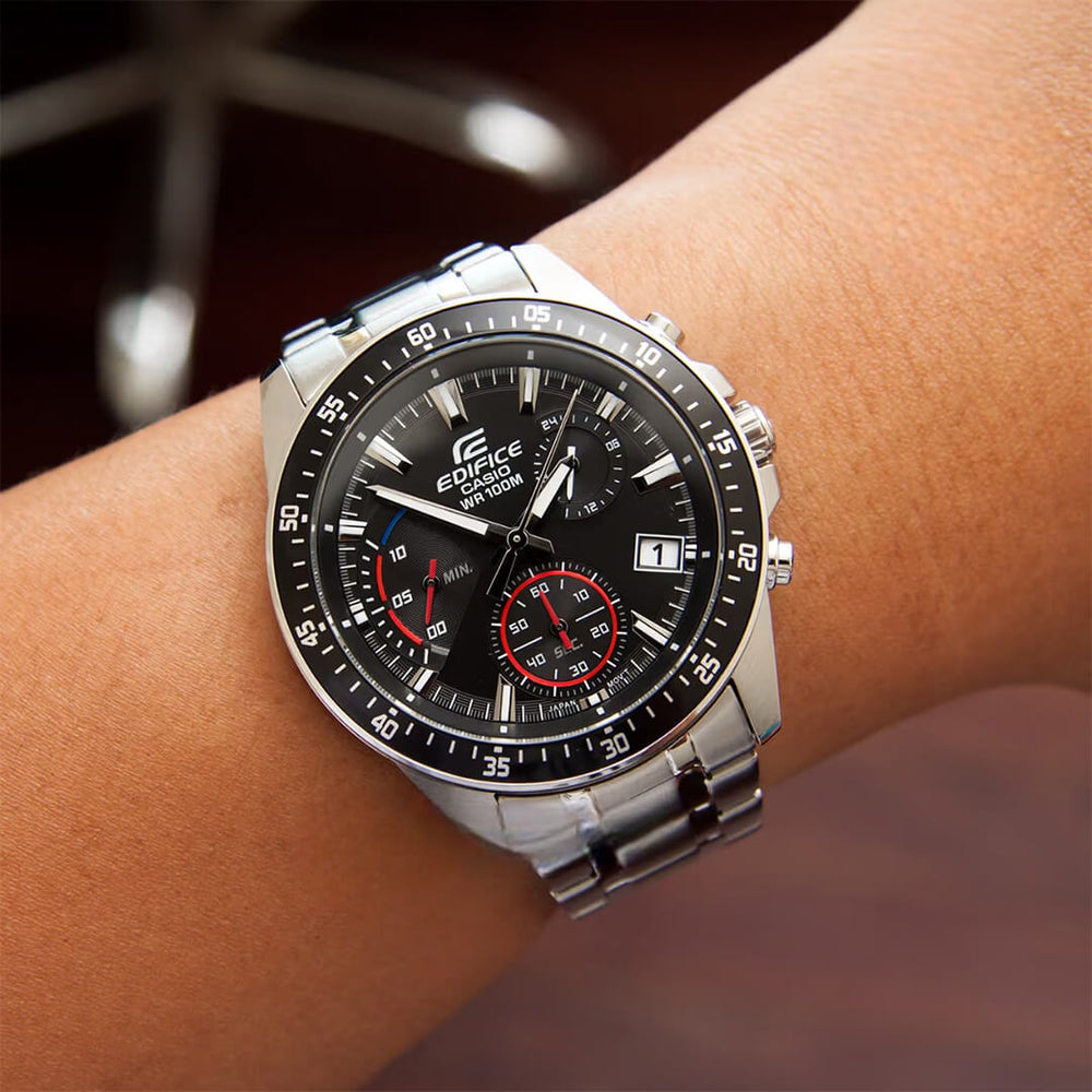 Reloj Edifice analógico y moderno. Cronógrafo estándar en acero plateado.