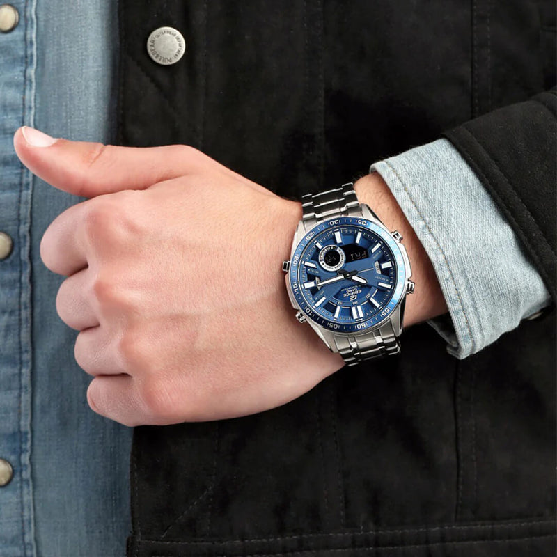 Reloj Casio Plateado-Azul EFV-C100D-2AVDF con correa de acero inoxidable y diseño moderno para hombres.