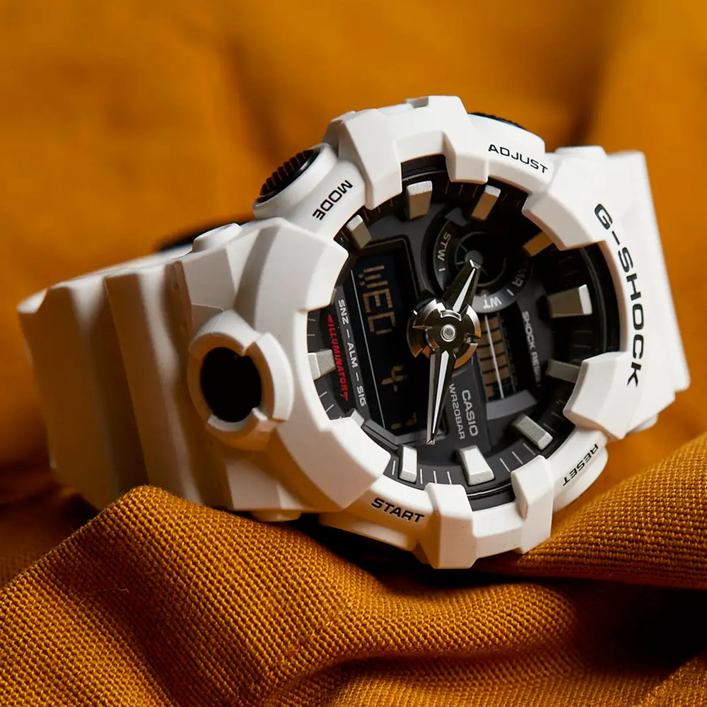 Reloj G-Shock GA-700-7A Hombre Resina Blanco
