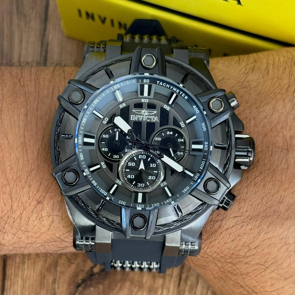 Reloj Invicta Bolt 35550 Hombre Negro y Blanco | INV-365