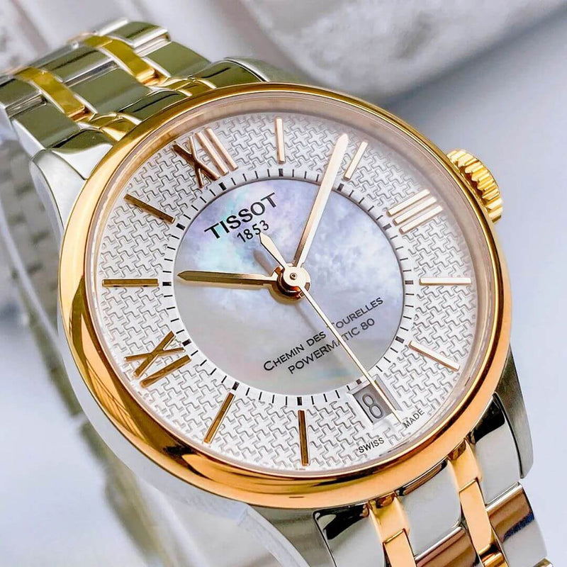 Tissot T0992072211801 para mujer: detalle de la esfera de nácar con cruces suizas